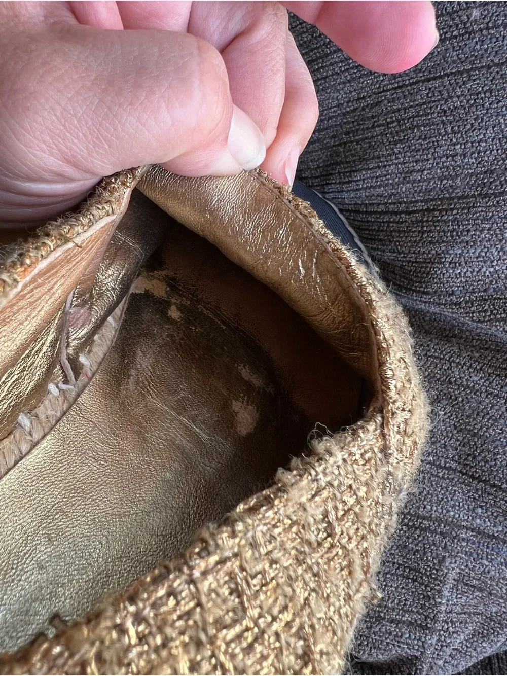 CHANEL GOLD/BLACK GLITTER WOOL CC CAP-TOE ESPADRILLES SIZE, EUR 41
